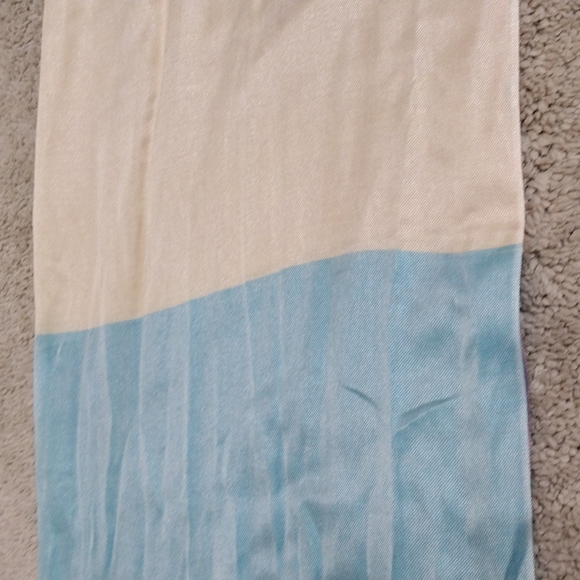 Beautiful Scarf - Picture 4 of 4